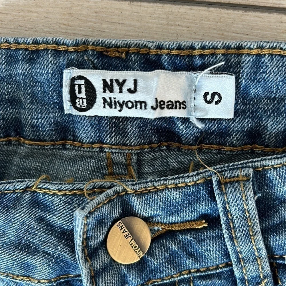 NYJ niyom jeans size small 28